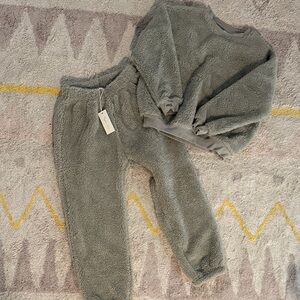 Rylee + Cru Kids fuzzy Jogger Set